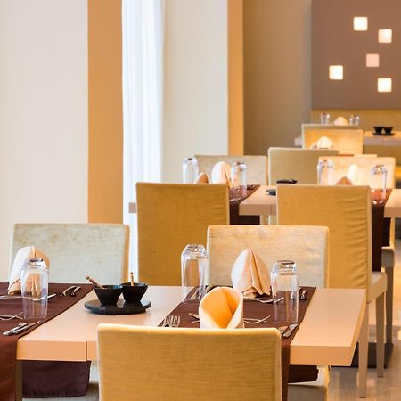 Radisson Blu Hotel Нджамена Екстер'єр фото