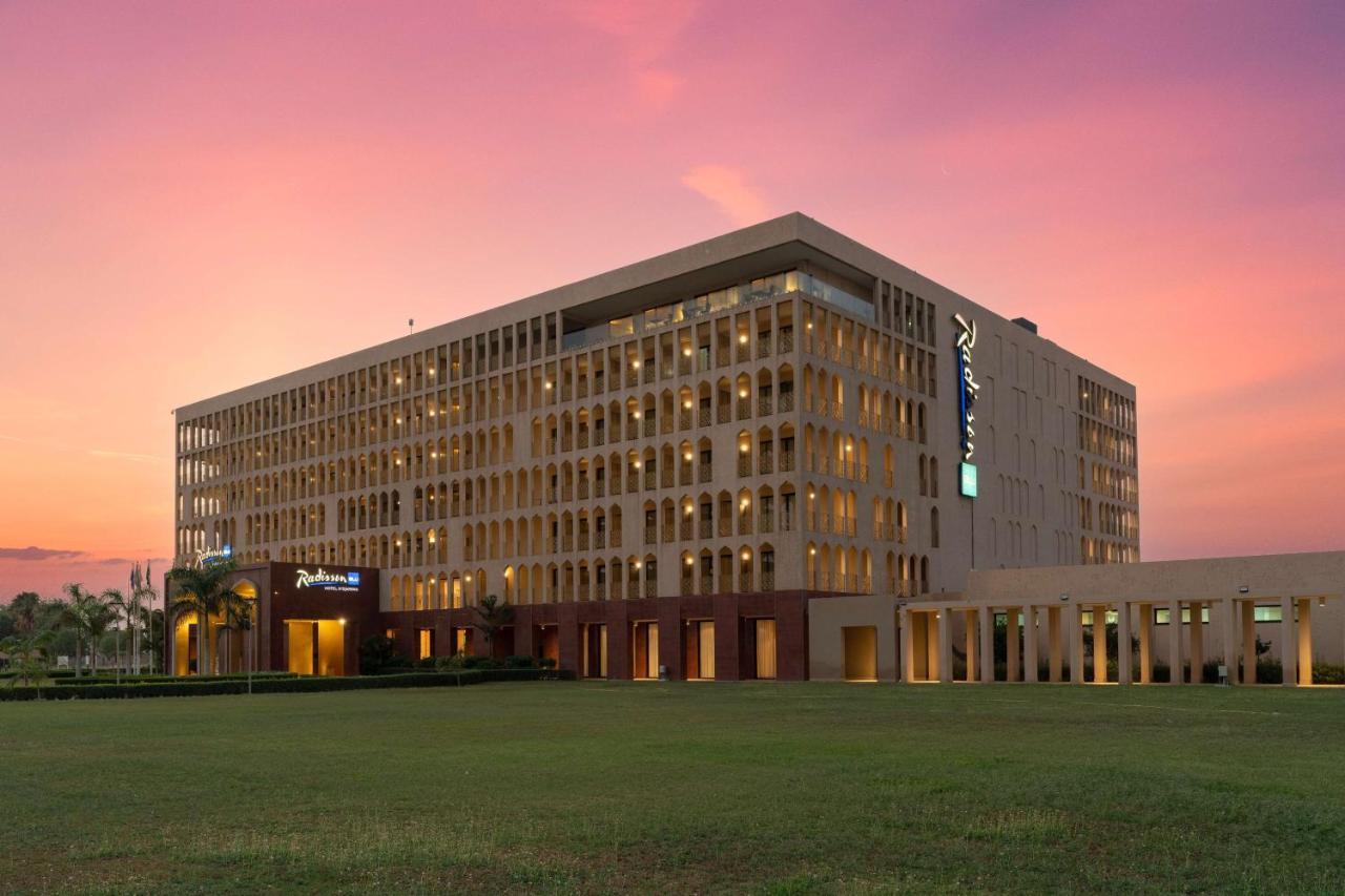 Radisson Blu Hotel Нджамена Екстер'єр фото